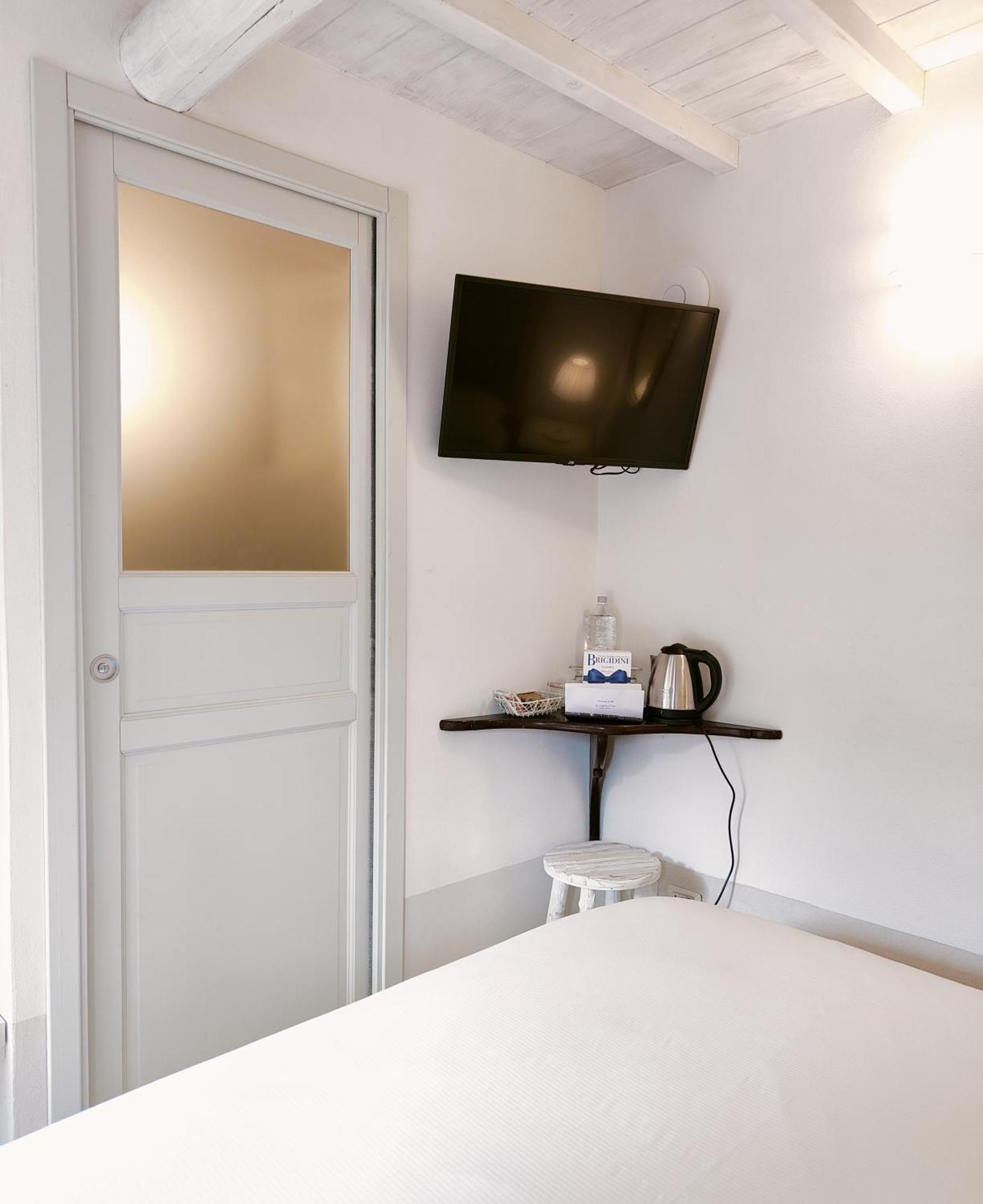 Il Cortiletto - Suites & Apartments Пистоя Екстериор снимка